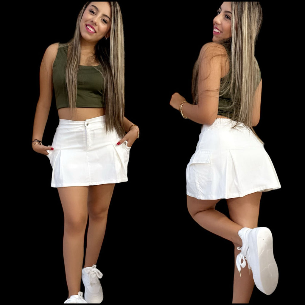 Conjunto femenino de falda-short y blusa básica